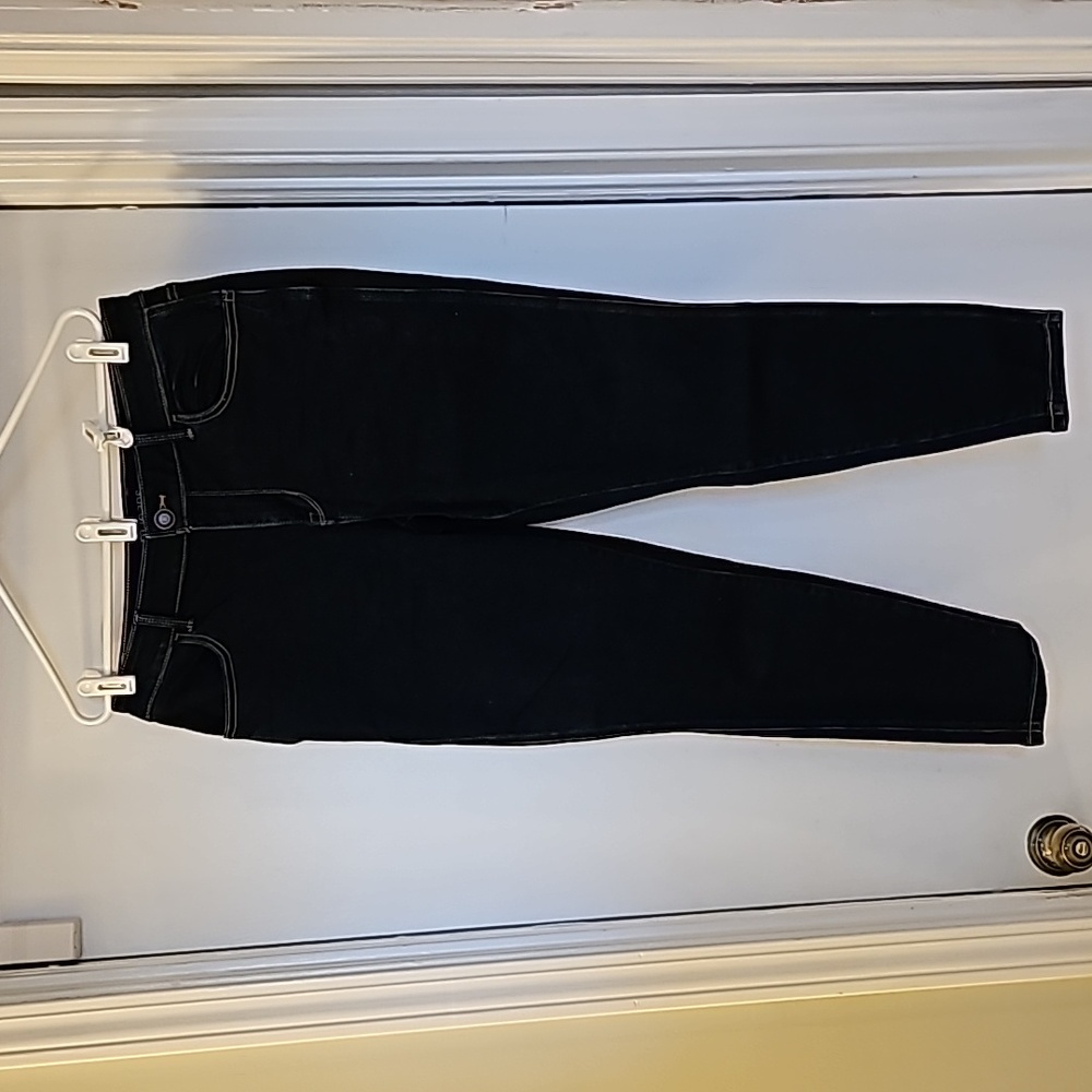 Maurices M Jeans. Mid Rise. Size Large Short. New without tags.